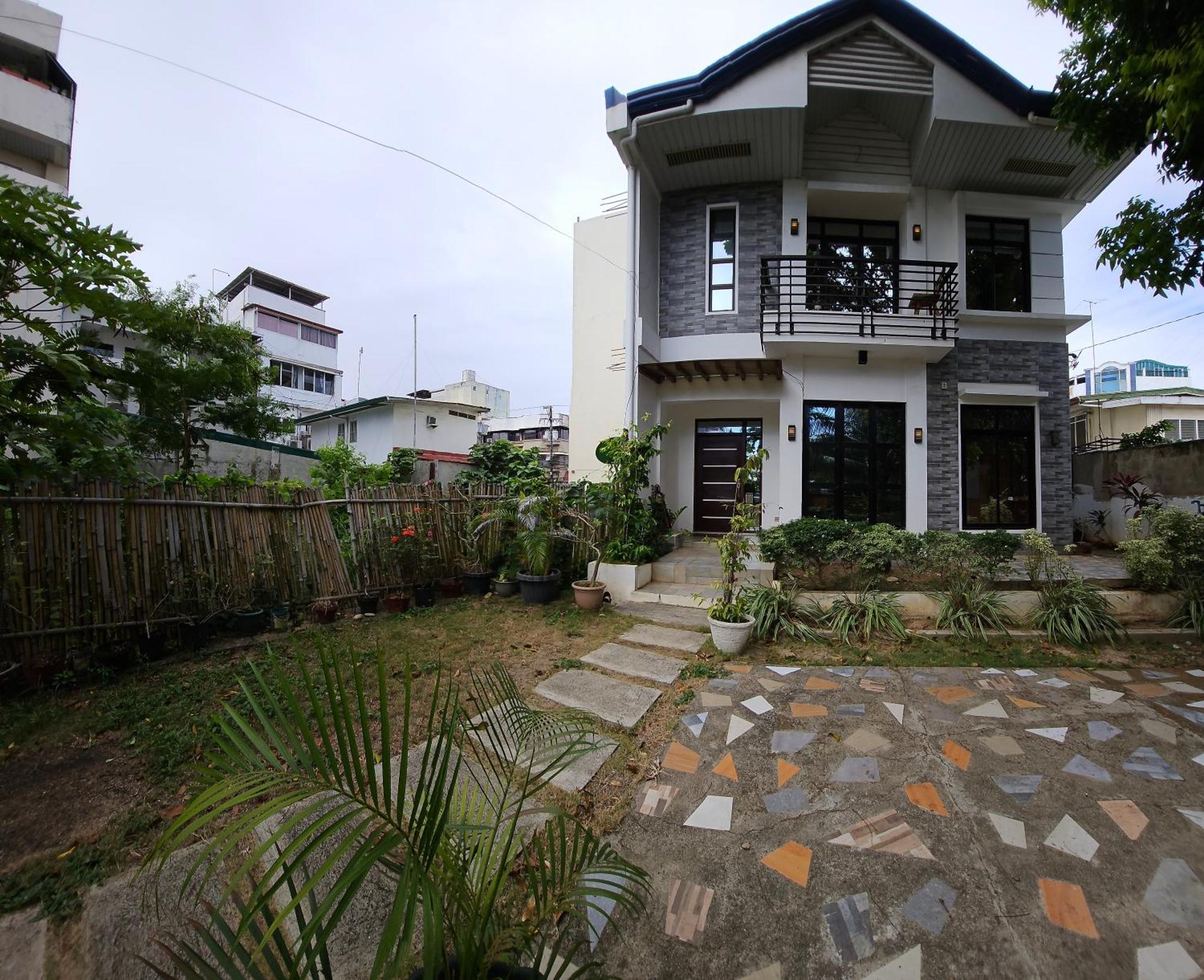 Andrew N Sophia'S Guest House Puerto Princesa Buitenkant foto